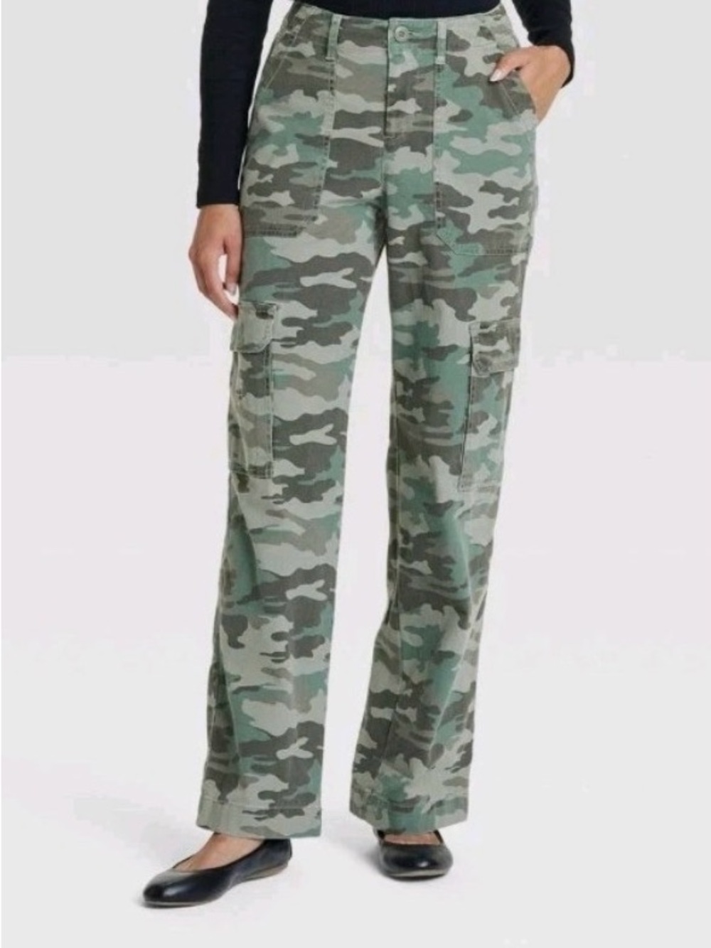 Universal Thread Wide-Leg Cargo Pants in Green Camo